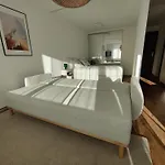 Big Studio, Just Renovated, Great Views, With Free Parking