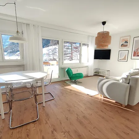 Big Studio, Just Renovated, Great Views, With Free Parking Apartment