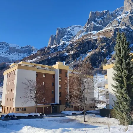 Apartment Big Studio, Just Renovated, Great Views, With Free Parking