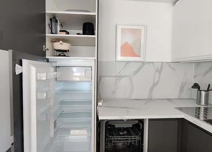 Διαμέρισμα Big Studio, Just Renovated, Great Views, With Free Parking *