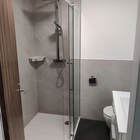 Big Studio, Just Renovated, Great Views, With Free Parking Appartement *