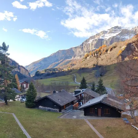 Big Studio, Just Renovated, Great Views, With Free Parking Apartment